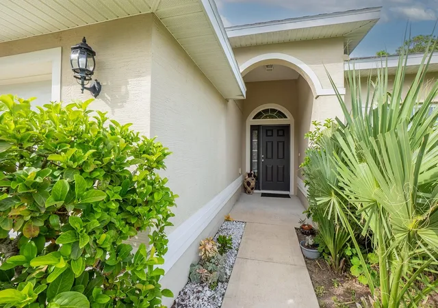 Photo 1 of Single family home for sale at 33 Ranshire Ln, Palm Coast, FL 32164 | MLS# FC321698 | Listing updated on 2026-09-26