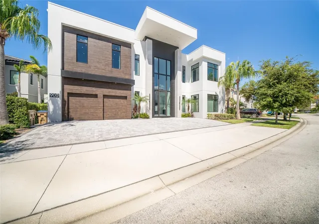 Photo 3 of Mansion for sale at 900 Golden Bear Dr, Reunion, FL 34747 | MLS# O6444760 | Listing updated on 2026-10-05