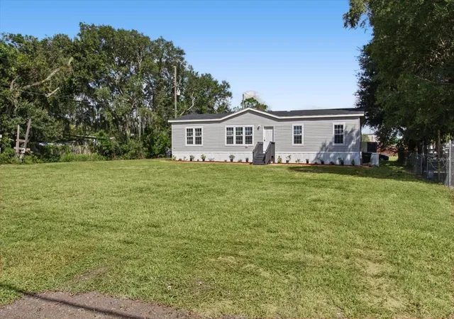 Photo 3 of Manufactured home for sale at 3644 E Johnson Ave, Haines City, FL 33844 | MLS# TB8552112 | Listing updated on 2026-10-06