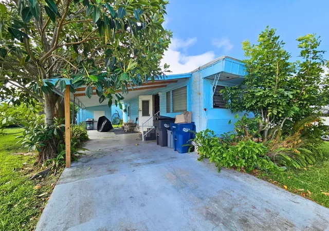 Photo 1 of Manufactured home for sale at 710 49th Avenue Dr W, Bradenton, FL 34207 | MLS# S5158290 | Listing updated on 2026-09-26