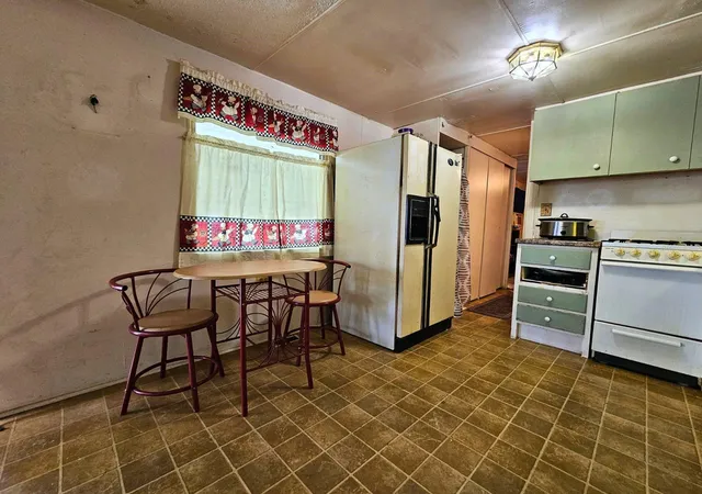 Photo 4 of Manufactured home for sale at 710 49th Avenue Dr W, Bradenton, FL 34207 | MLS# S5158290 | Listing updated on 2026-09-26