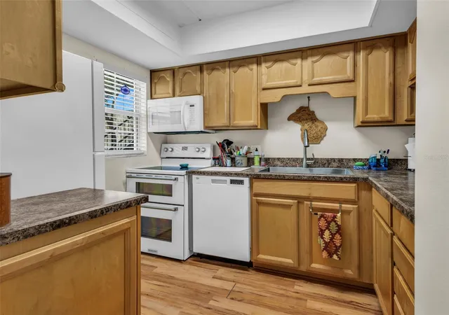Photo 4 of Condo for sale at 3811 N Oak Dr #E51, Tampa, FL 33611 | MLS# O6444767 | Listing updated on 2026-10-03