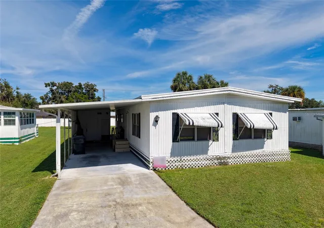 Photo 3 of Manufactured home for sale at 3019 Redbud Ln, Lakeland, FL 33801 | MLS# S5158291 | Listing updated on 2026-09-29