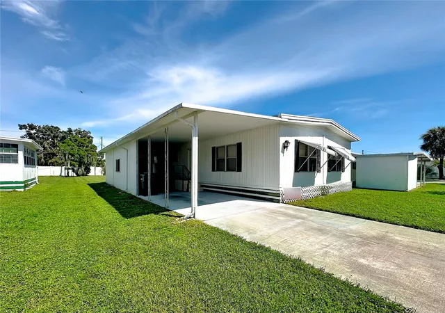 Photo 3 of Manufactured home for sale at 3019 Redbud Ln, Lakeland, FL 33801 | MLS# S5158291 | Listing updated on 2026-09-29