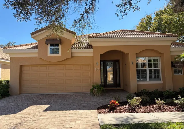 Photo 1 of Single family home for sale at 10 Lakeside Way N, Palm Coast, FL 32137 | MLS# FC321700 | Listing updated on 2026-10-06