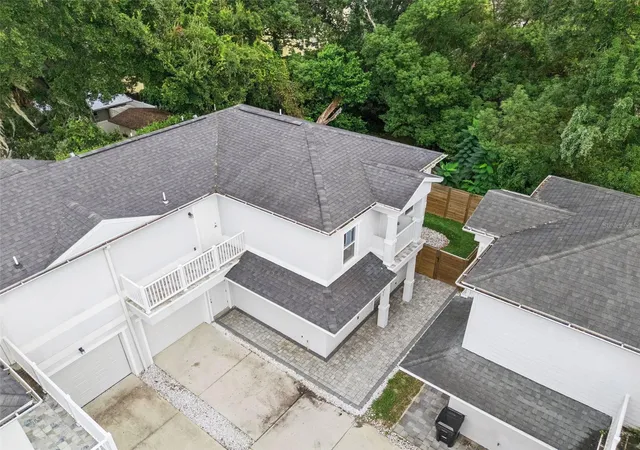 Photo 4 of Townhouse for sale at 2411 Amherst Ave, Orlando, FL 32804 | MLS# O6444769 | Listing updated on 2026-10-08