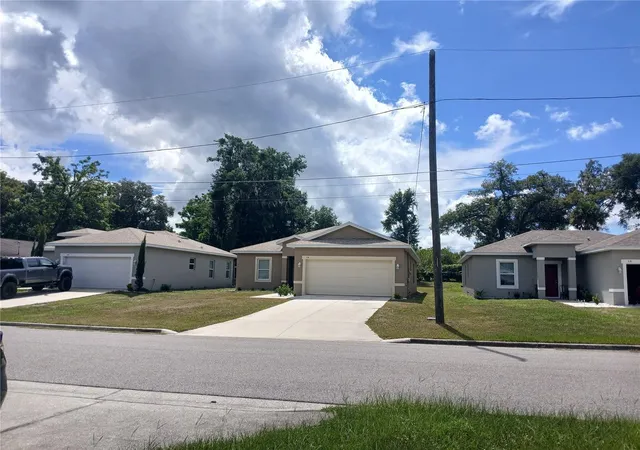 Photo 11 of Single family home for sale at 15 W 16th Street, APOPKA, FL 32703 | MLS# W7889830 | Listing updated on 2026-10-02