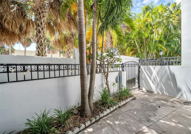 Photo 3 of Townhouse for sale at 660 Delmar Ter S, Saint Petersburg, FL 33701 | MLS# TB8552121 | Listing updated on 2026-10-15
