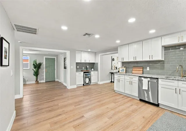 Photo 2 of Single family home for sale at 1954 Skyline Dr, Clearwater, FL 33763 | MLS# TB8552130 | Listing updated on 2026-10-23