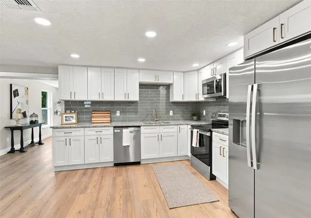 Photo 3 of Single family home for sale at 1954 Skyline Dr, Clearwater, FL 33763 | MLS# TB8552130 | Listing updated on 2026-10-23