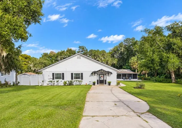 Photo 1 of Single family home for sale at 2314 N Griffin Dr, Leesburg, FL 34748 | MLS# O6444786 | Listing updated on 2026-09-26