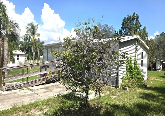 Photo 3 of Manufactured home for sale at 3932 Rolling Hills Ct E #10, Lake Wales, FL 33898 | MLS# L4965345 | Listing updated on 2026-10-23