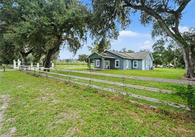Photo 4 of Single family home for sale at 7040 Lumberton Rd, Zephyrhills, FL 33540 | MLS# TB8552136 | Listing updated on 2026-10-07