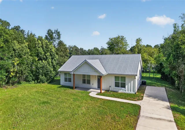 Photo 2 of Single family home for sale at 524 NW 1st Avenue, Williston, FL 32696 | MLS# OM732884 | Listing updated on 2026-09-26