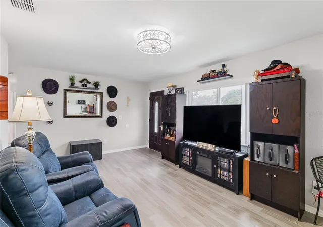 Photo 3 of Single family home for sale at 1107 Jerome Way, Apopka, FL 32703 | MLS# O6444789 | Listing updated on 2026-09-26