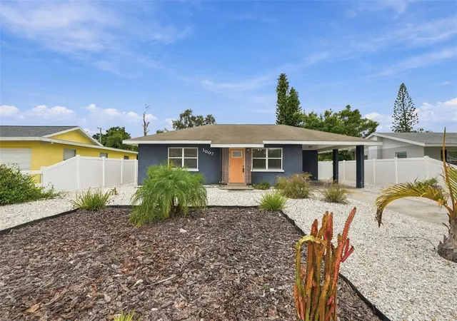 Photo 2 of Single family home for sale at 1007 21st Avenue W, Palmetto, FL 34221 | MLS# A4707407 | Listing updated on 2026-10-09