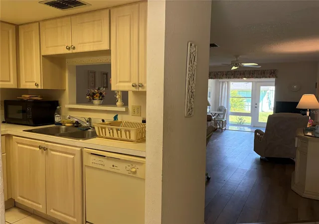 Photo 2 of House for sale at 2465 W Northside Dr #1702, Clearwater, FL 33761 | MLS# TB8552147 | Listing updated on 2026-10-01