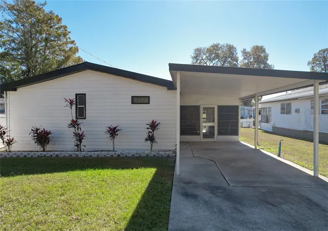 Photo 1 of Manufactured home for sale at 13426 Palm Dr, Astatula, FL 34705 | MLS# G5118261 | Listing updated on 2026-09-26