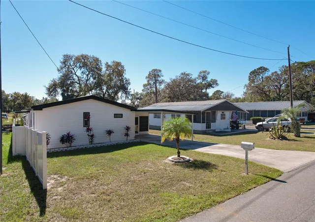 Photo 4 of Manufactured home for sale at 13426 Palm Dr, Astatula, FL 34705 | MLS# G5118261 | Listing updated on 2026-09-26