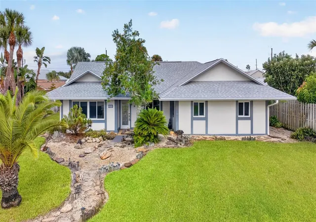 Photo 1 of Sale Pending at 333 Desoto Dr, New Smyrna Beach, FL 32169 | MLS# V4951509 | Listing updated on 2026-09-28