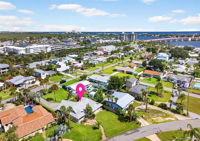 Photo 4 of Sale Pending at 333 Desoto Dr, New Smyrna Beach, FL 32169 | MLS# V4951509 | Listing updated on 2026-09-28