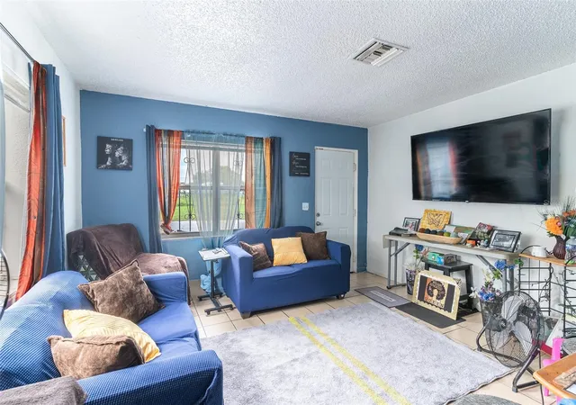 Photo 3 of House for sale at 3417 N 29th Street, Tampa, FL 33605 | MLS# L4965347 | Listing updated on 2026-10-01