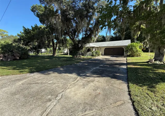 Photo 1 of Single family home for sale at 11813 Ocklawaha Dr, Leesburg, FL 34788 | MLS# NS1089344 | Listing updated on 2026-09-26
