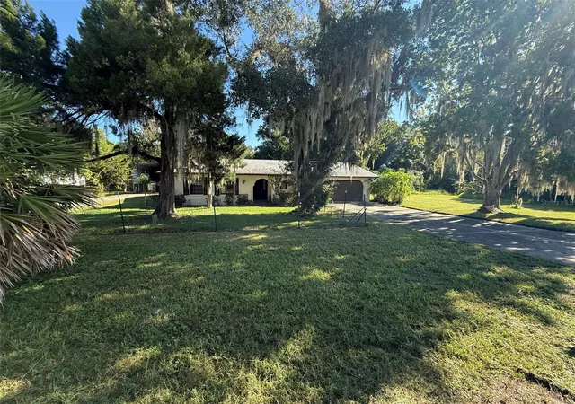 Photo 3 of Single family home for sale at 11813 Ocklawaha Dr, Leesburg, FL 34788 | MLS# NS1089344 | Listing updated on 2026-09-26