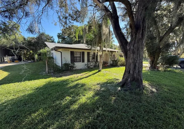 Photo 3 of Single family home for sale at 11813 Ocklawaha Dr, Leesburg, FL 34788 | MLS# NS1089344 | Listing updated on 2026-09-26