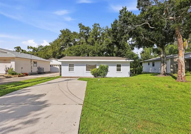 Photo 2 of Single family home for sale at 4620 Violet Ave, Sarasota, FL 34233 | MLS# A4707410 | Listing updated on 2026-09-26