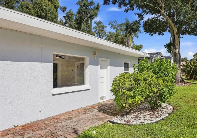 Photo 3 of Single family home for sale at 4620 Violet Ave, Sarasota, FL 34233 | MLS# A4707410 | Listing updated on 2026-09-26