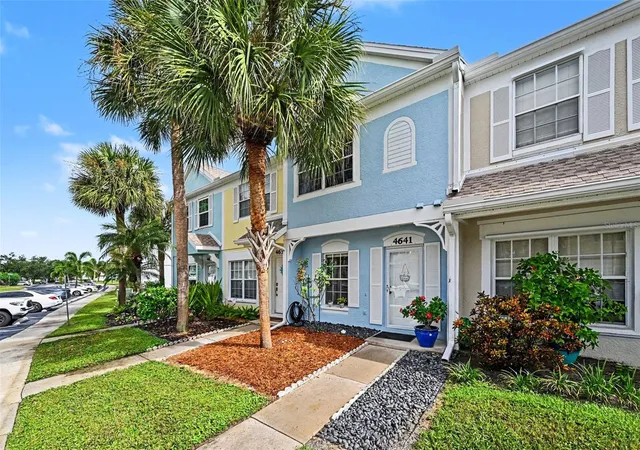 Photo 3 of Townhouse for sale at 4641 Sabal Key Dr, Bradenton, FL 34203 | MLS# TB8552156 | Listing updated on 2026-10-03