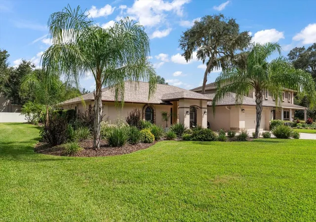 Single family home for sale at 1105 Deer Run Pl, VALRICO, FL 33594 | MLS# TB8552162