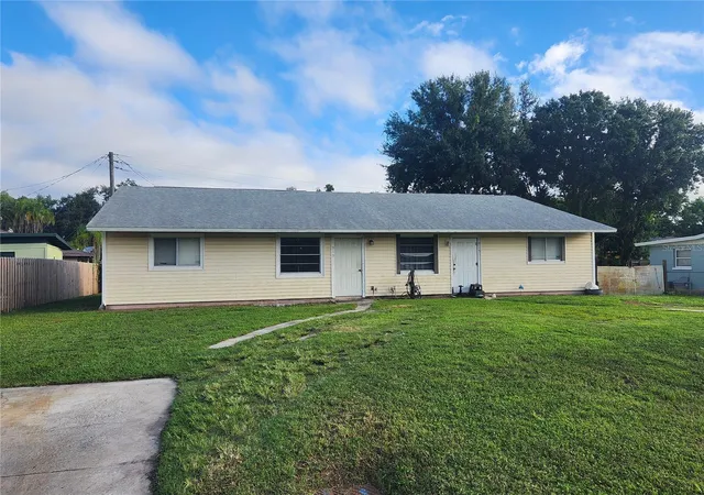 Photo 2 of Multi family home for sale at 913 915 32nd Avenue E, Bradenton, FL 34208 | MLS# A4707414 | Listing updated on 2026-10-01