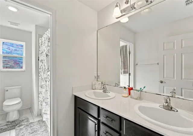 Photo 4 of Single family home for sale at 3191 Silver Fin Way, Kissimmee, FL 34746 | MLS# V4951512 | Listing updated on 2026-10-07