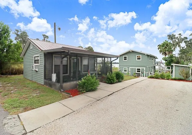 Photo 4 of Single family home for sale at 11337 Knights Griffin Rd, Thonotosassa, FL 33592 | MLS# TB8552181 | Listing updated on 2026-10-07