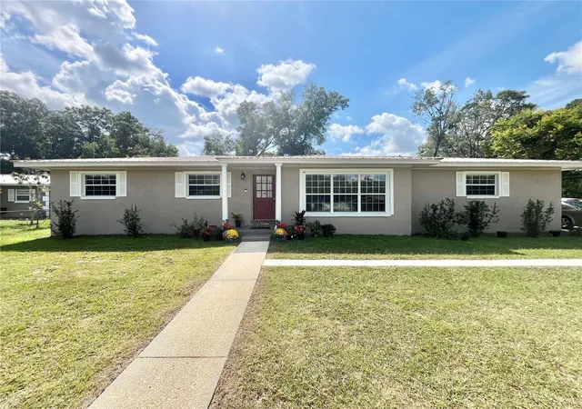 Single family home for sale at 4218 SE 14th Place, OCALA, FL 34471 | MLS# OM732890