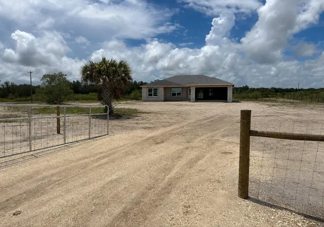 Photo 2 of Single family home for sale at 17480 NW 256th Street, Okeechobee, FL 34972 | MLS# K4903816 | Listing updated on 2026-10-14