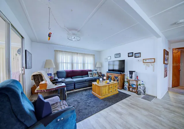 Photo 4 of Manufactured home for sale at 76 Liberty Way #5, Palm Harbor, FL 34684 | MLS# W7889833 | Listing updated on 2026-10-08