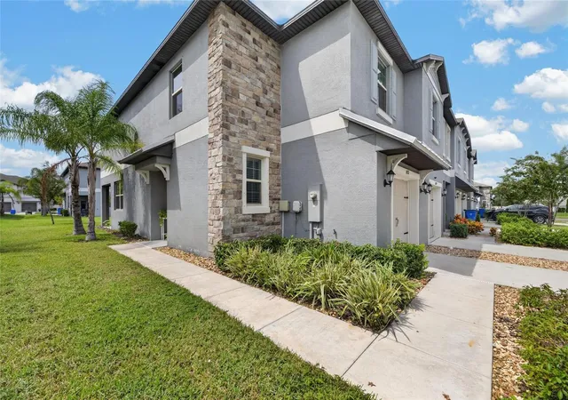 Photo 3 of Townhouse for sale at 14311 Easy Goer St, Ruskin, FL 33573 | MLS# TB8552189 | Listing updated on 2026-09-30