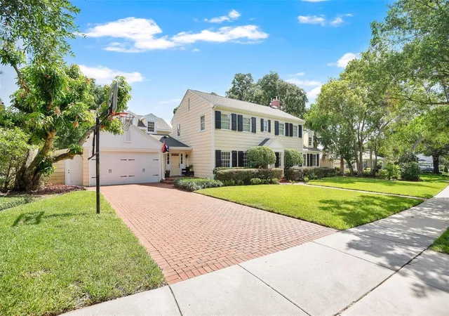 Photo 3 of Single family home for sale at 729 Alameda St, Orlando, FL 32804 | MLS# O6444833 | Listing updated on 2026-10-21