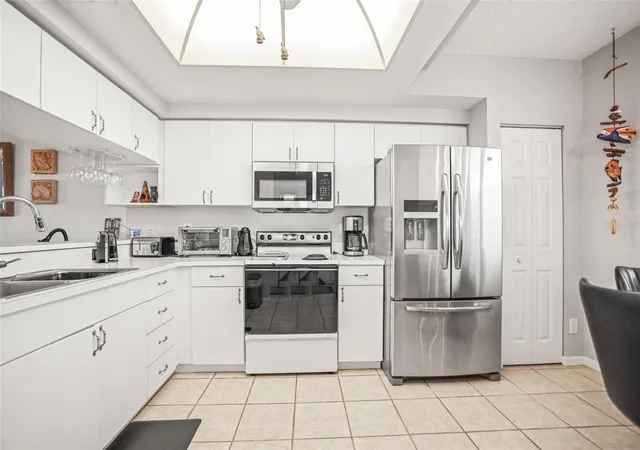 Photo 4 of Condo for sale at 6399 Shoreline Dr #4305, Saint Petersburg, FL 33708 | MLS# TB8552194 | Listing updated on 2026-10-12