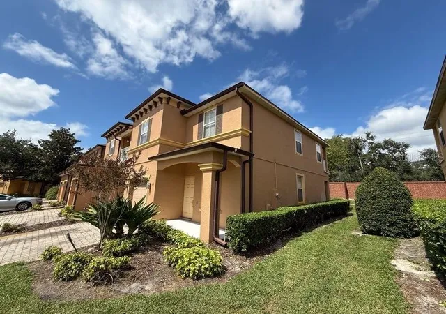 Photo 3 of Townhouse for sale at 1310 Retreat View Cir, Sanford, FL 32771 | MLS# O6444841 | Listing updated on 2026-10-01