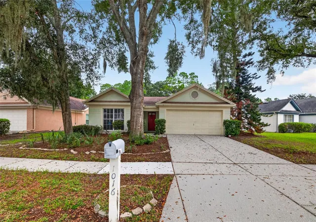 Photo 2 of Single family home for sale at 1016 Hardwood Dr, Valrico, FL 33596 | MLS# TB8552196 | Listing updated on 2026-10-07