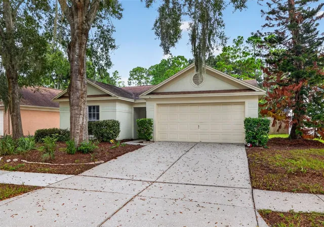 Photo 3 of Single family home for sale at 1016 Hardwood Dr, Valrico, FL 33596 | MLS# TB8552196 | Listing updated on 2026-10-07