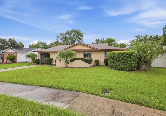Photo 3 of Sale Pending at 613 Larry Dr, Deland, FL 32724 | MLS# V4951515 | Listing updated on 2026-10-02