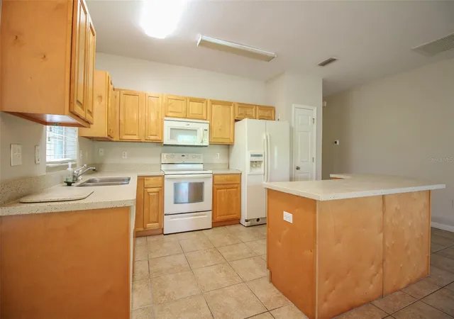 Listing Photo 5 - Condo for sale in building located at 3143 Miller Ave, LAKE PLACID, FL 33852