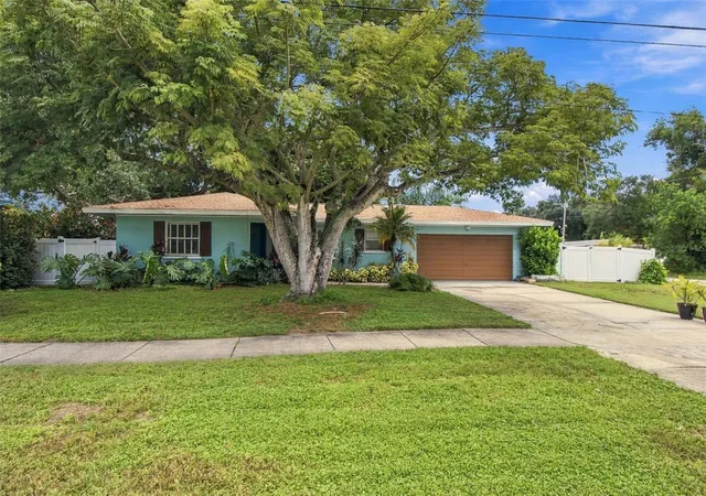 Photo 3 of Single family home for sale at 1711 N Highland Ave, Clearwater, FL 33755 | MLS# TB8552199 | Listing updated on 2026-10-20
