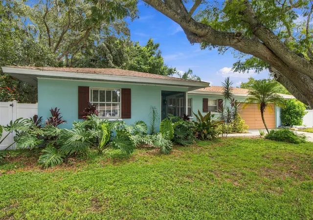 Photo 3 of Single family home for sale at 1711 N Highland Ave, Clearwater, FL 33755 | MLS# TB8552199 | Listing updated on 2026-10-20
