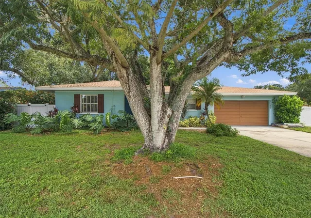 Photo 4 of Single family home for sale at 1711 N Highland Ave, Clearwater, FL 33755 | MLS# TB8552199 | Listing updated on 2026-10-20